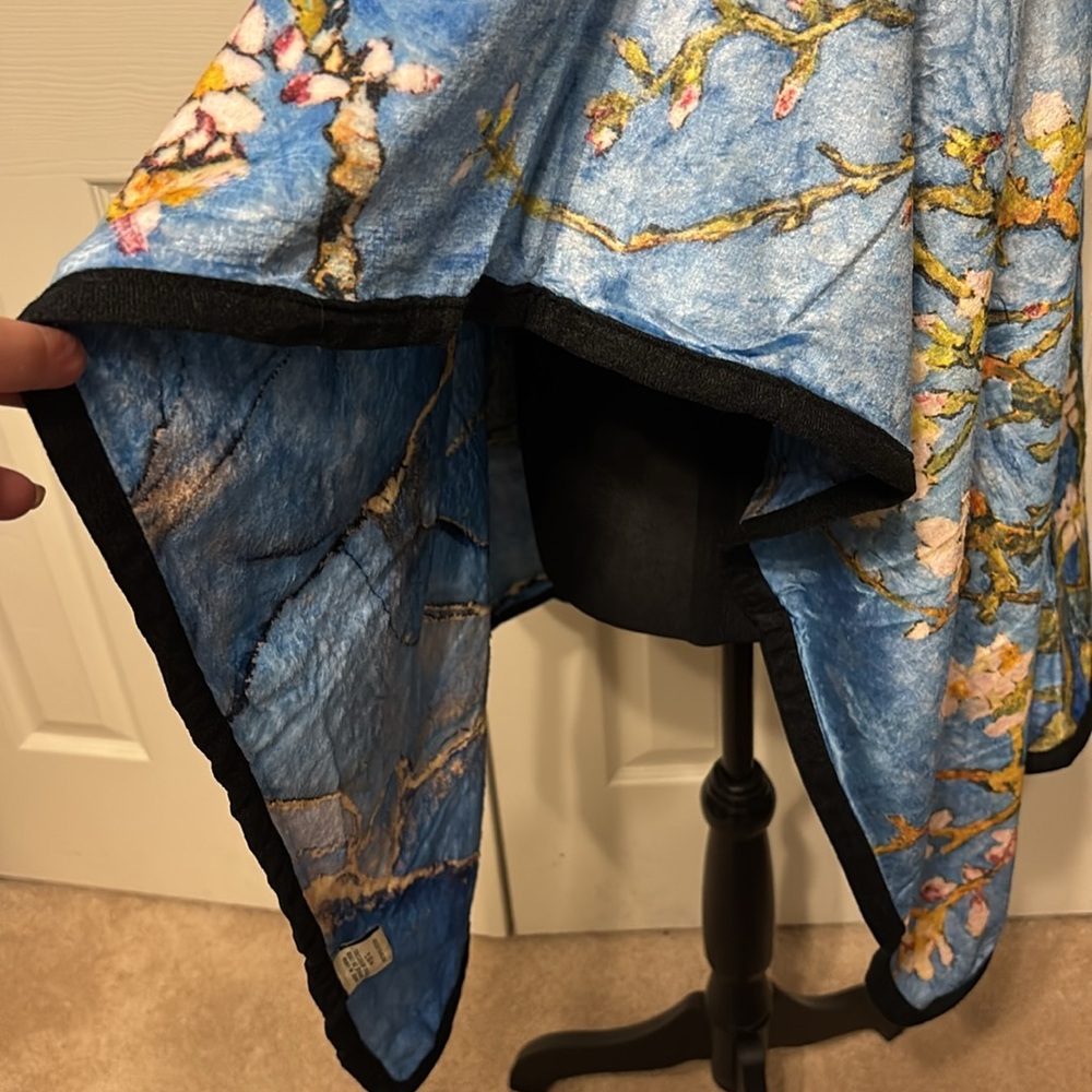 JC Sunny Fleece Floral Wrap - Picture 5 of 9